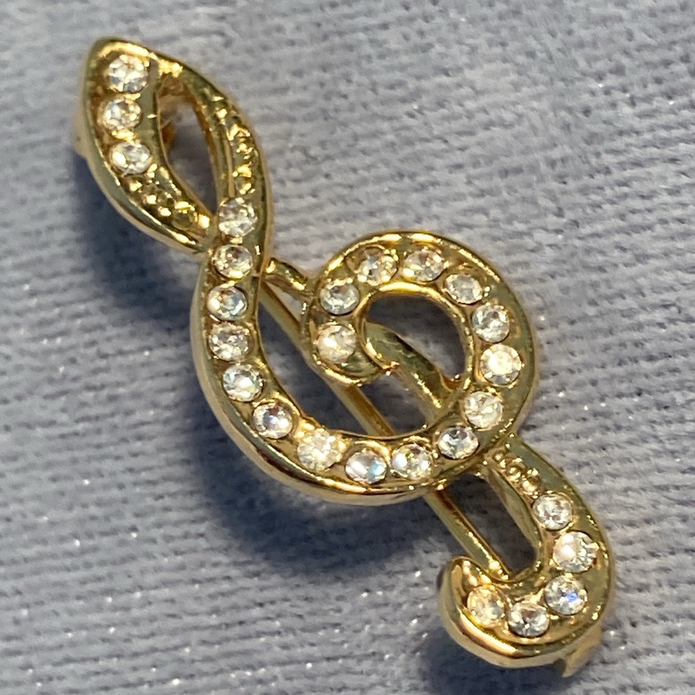 Rhinestones treble clef gold color brooch